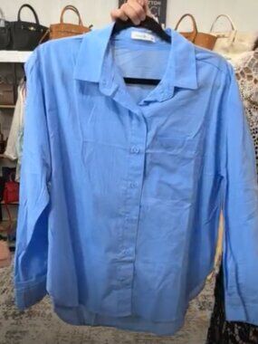 MOMS WHITE BUTTON TOP